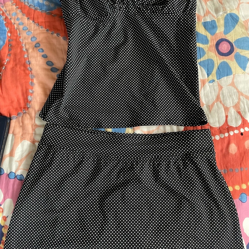Lands' End Navy and White Polka Dot Tankini. Top and swim skirt. Super cute!